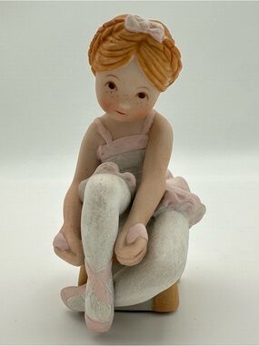 Holly Hobbie Ballerina Figurine "Something Special" - Series VII - Vintage 1980s
